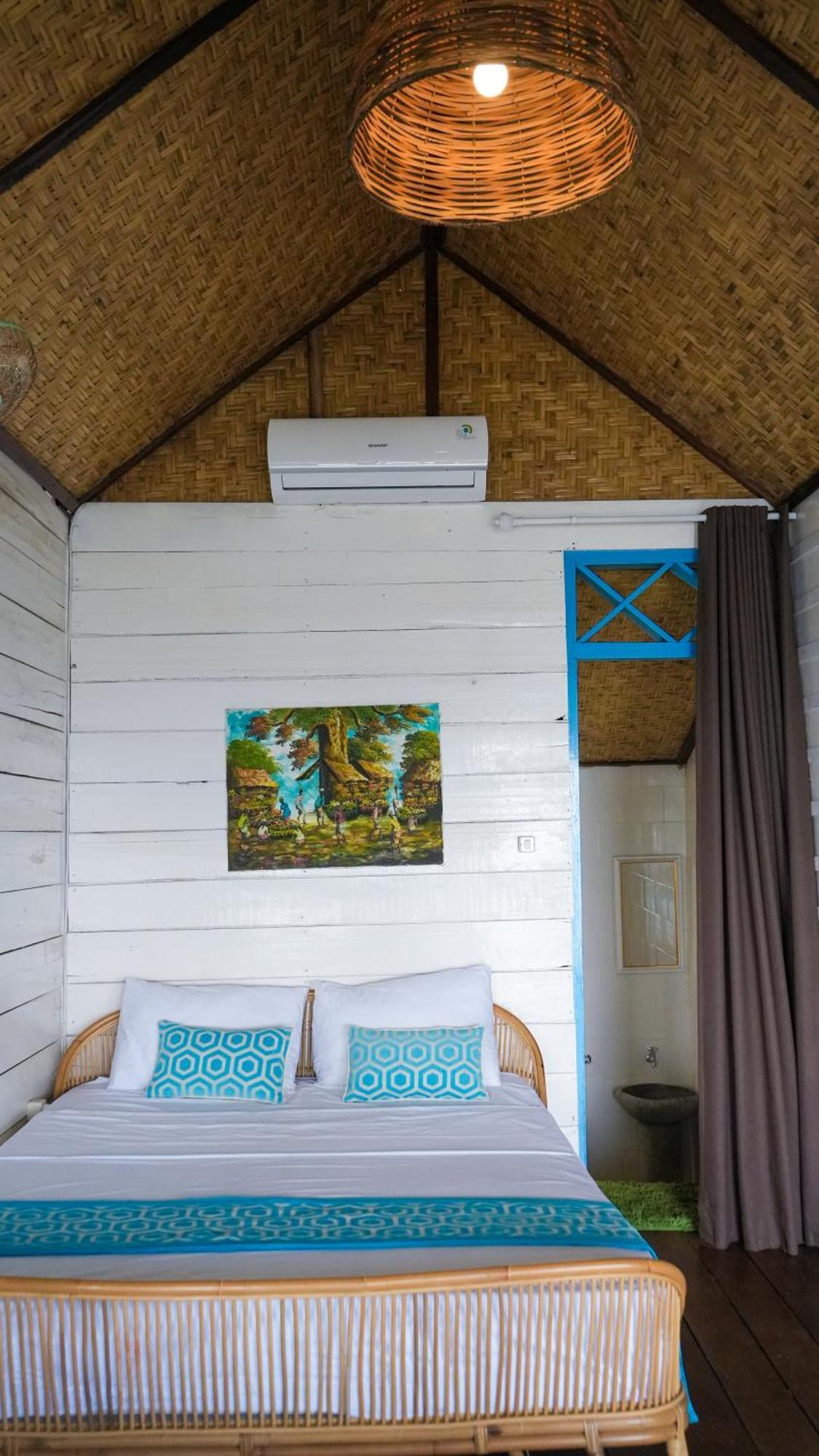 Moyo Island Resort Room photo